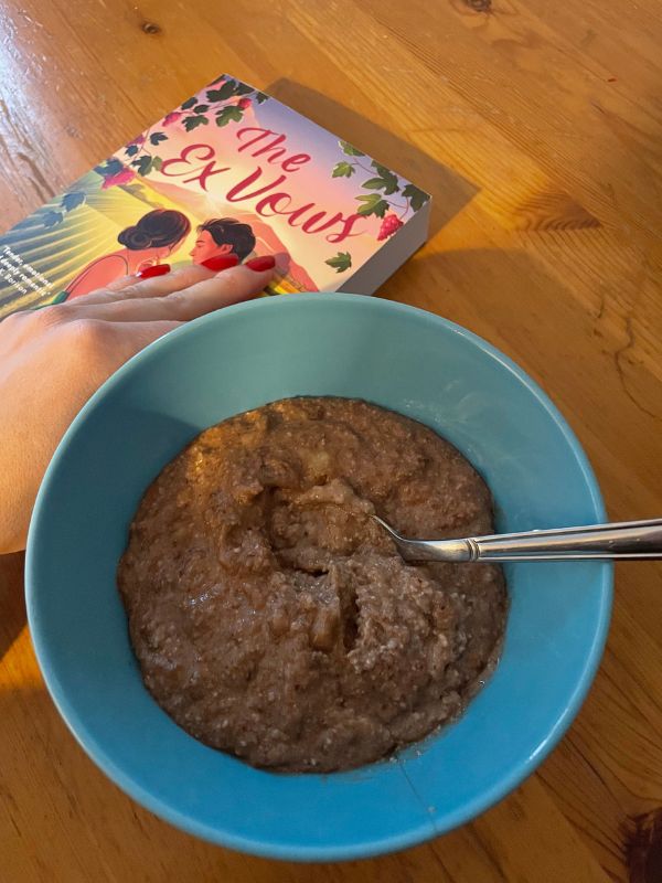 Delicisous oatmeal with a good book