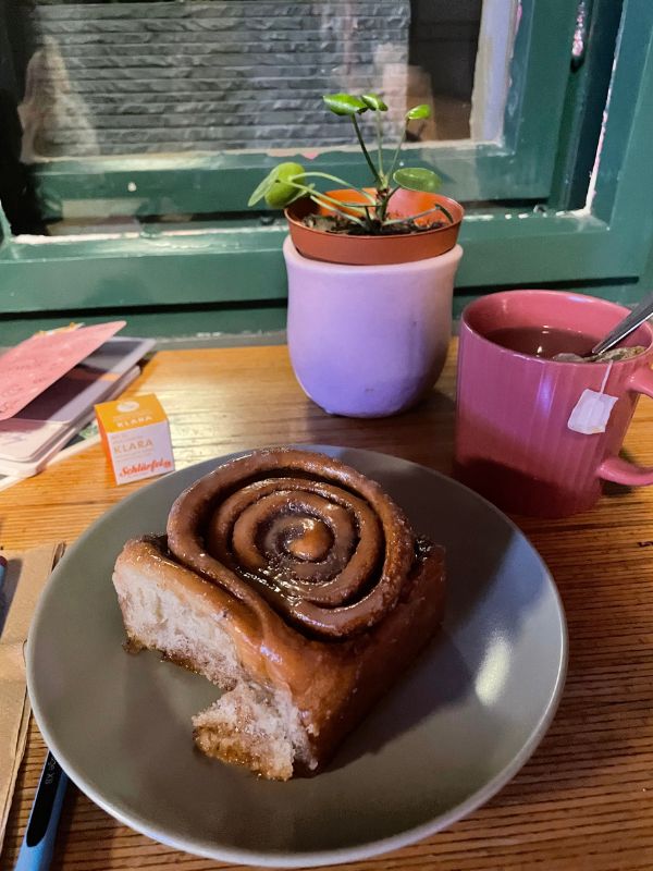 vegan cinnamon roll