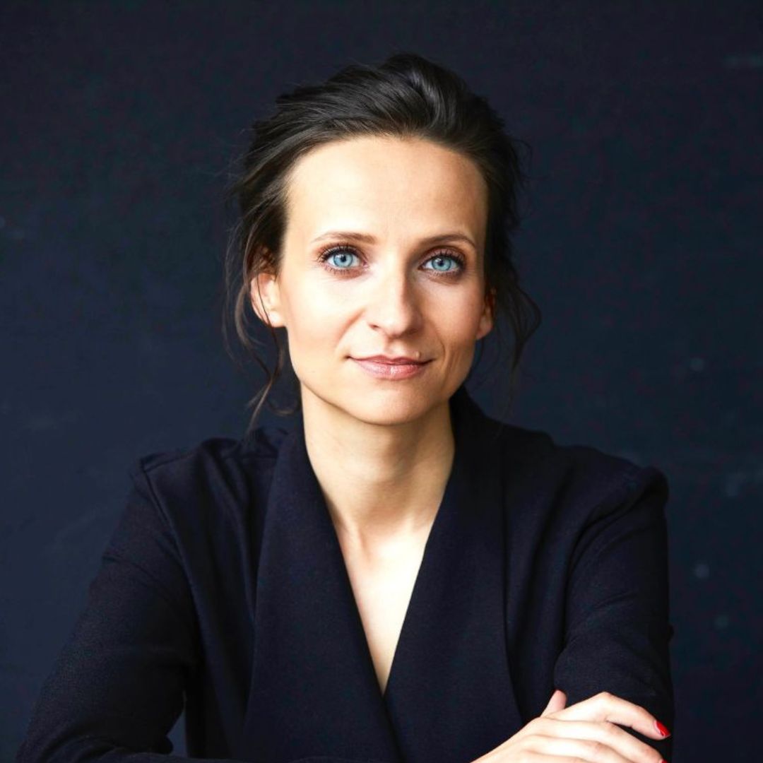 nadine kuehn studio portrait dark blazer 1