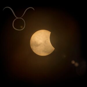 FULL MOON LUNAR ECLIPSE IN TAURUS & WIND(OW) OF CHANGE & CARD READING